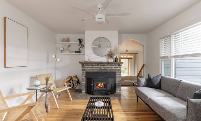Callicoon House | Midnight Meadow - Light & Airy Cabinnn
