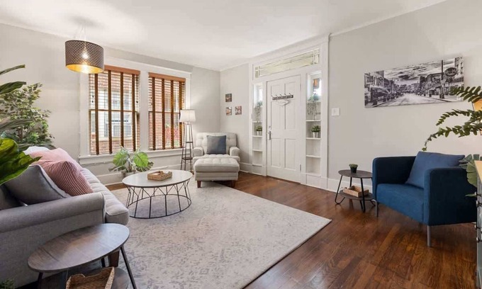 Midtown Apartment | Midtown 2-Bedroom 1,000 sqft Apartment