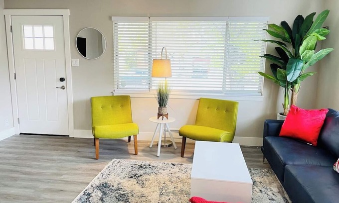 Reno House | Midtown 3 Mins to Renown Hospital/4Beds/Sleeps 7