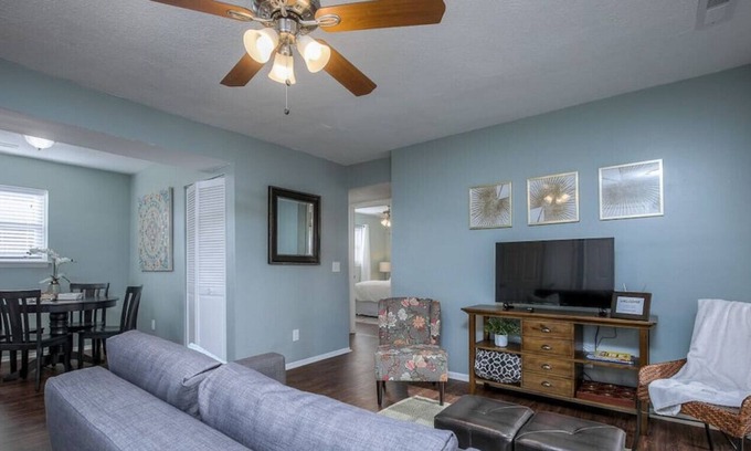 Southmoreland Apartment | Midtown Comfort: 2bd,1ba
