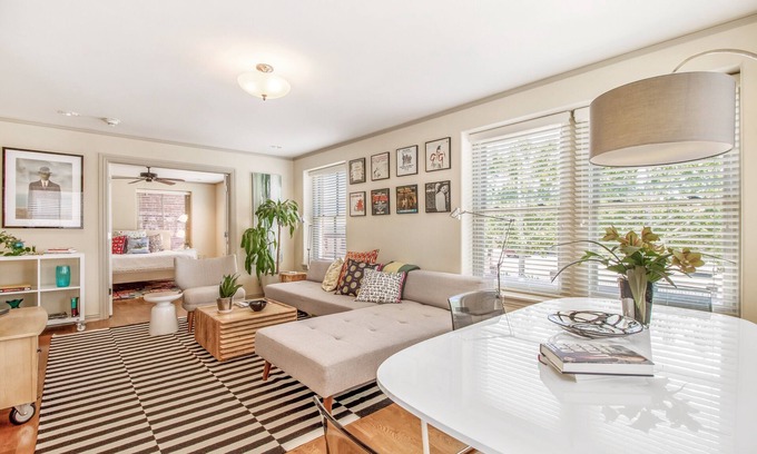 Midtown Apartment | Midtown Light filled Stylish Walkable everywhere