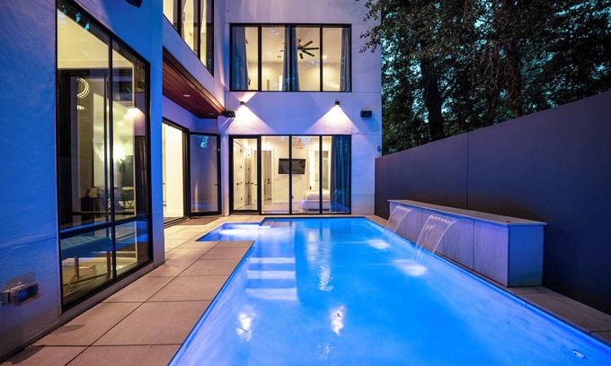 Westside House | Midtown Modern Showpiece - Pool - Pets - Rooftop
