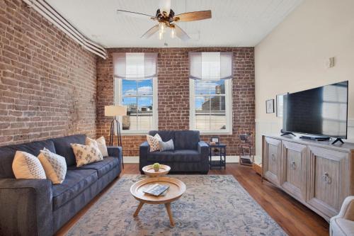 Historic District - North Apartment | Midtown Pointe