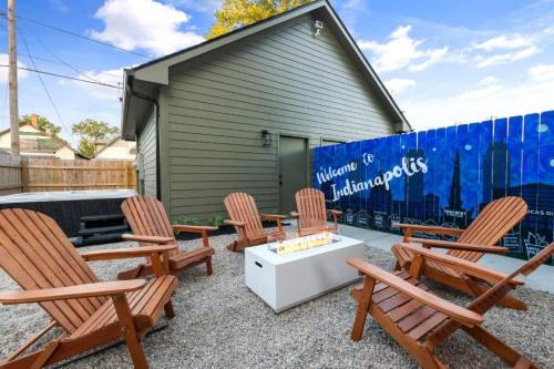 Indianapolis House | Midwest Moonlight l Hot Tub Fire Pit Arcade