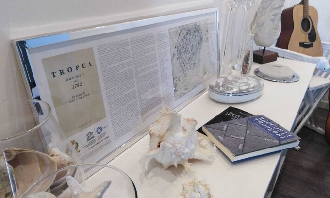 Tropea Apartment | Miguel Apartment located in the center of Tropea, a stone's throw from the sea