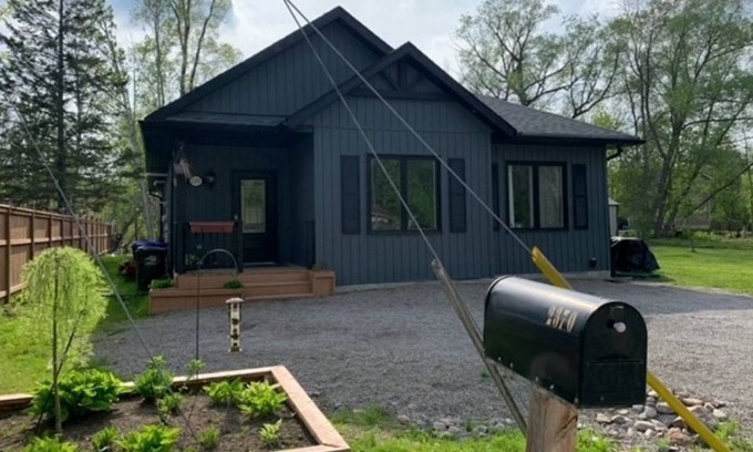 Alcona House | "Mikasa" Beach Cottage