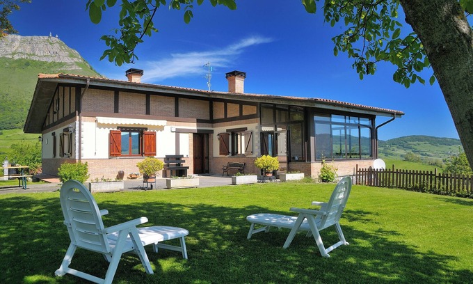 Amurrio House | Mikelen Etxea - House with spectacular views in Orduña