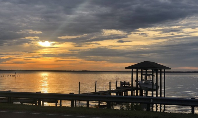 Florida Panhandle House | Mikes by the baynPet friendly Waterfront view, child friendly. Beaches close