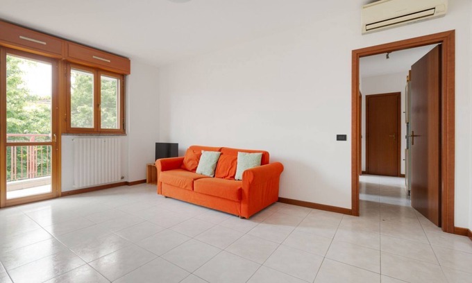Ripamonti Corvetto Apartment | Milan Rogoredo Balcony Apartment x6