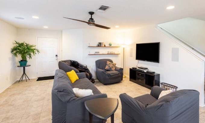 Universal City House | MilCity Properties | Universal City