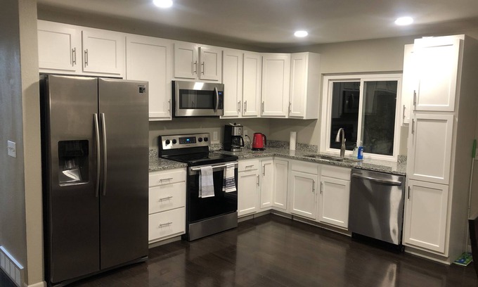 Aurora House | MileHi Vacation Home (near DIA, pet friendly, has a baby crib)
