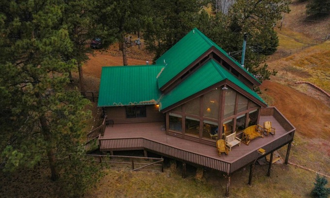 Florissant House | Miles from anything, in the middle of everything