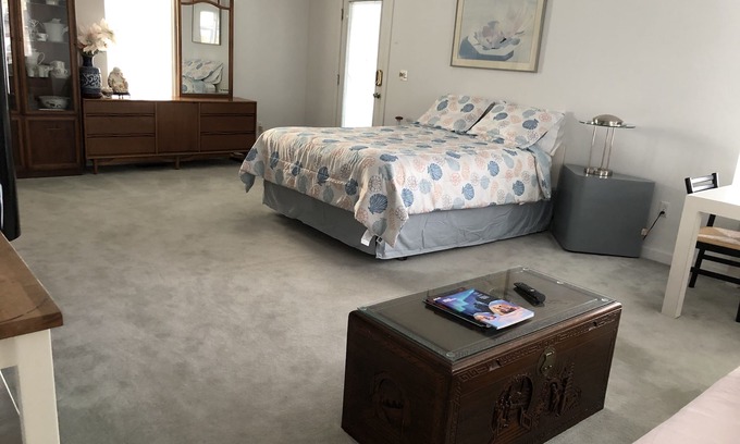Milford Apartment | Milford Beach private large Studio by Charles Island/Silver Sands State Park