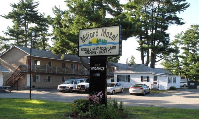 Milford Hotel | Milford Motel On the River