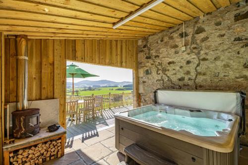Blairgowrie House | Mill House with Hot Tub
