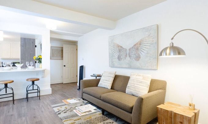Mill Valley Apartment | Mill Valley Hot Spot in the Center of Town