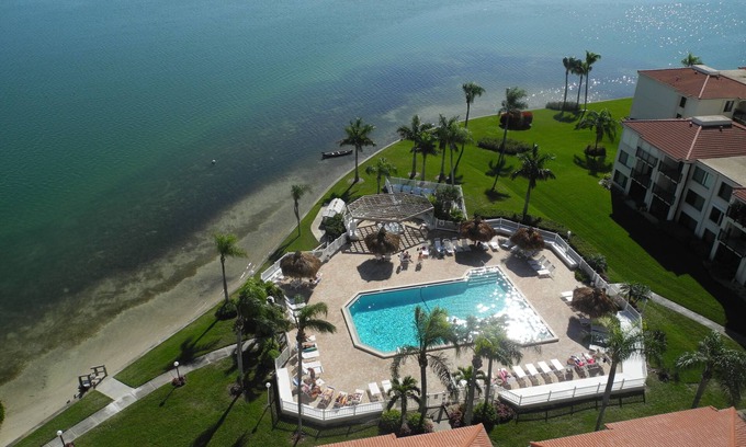 Palma del Mar Condo | Million Dollar Views on Tropical Isla del Sol