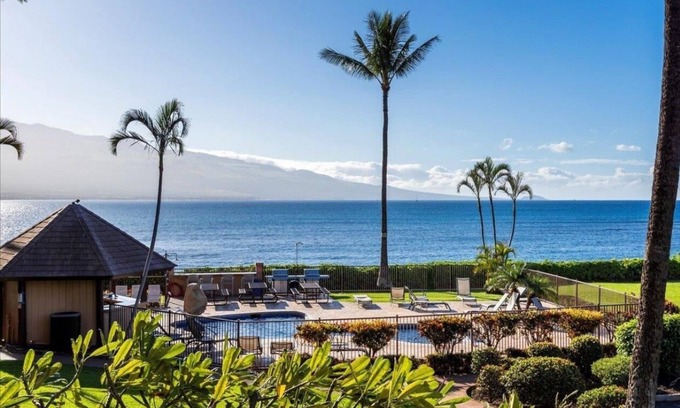 Maalaea Condo | Million Dollar View of Maalaea Coastline - Island Breeze