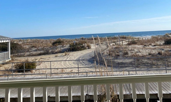 North End Condo | Millionaire's Oceanfront 'Dream Haven' PET FRIENDLY, ELEVATOR