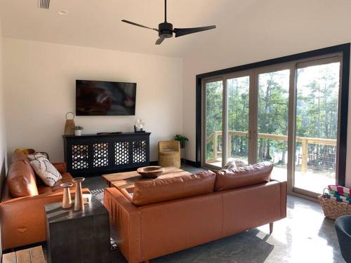 Marianna House | Millstone on the Millpond-6 miles of Springs
