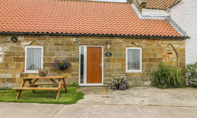 Hawsker Cottage | MILTON COTTAGE, family friendly in Hawsker