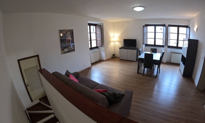 Arezzo Apartment | Milton House - Two Bedroom Apartment, Sleeps 6