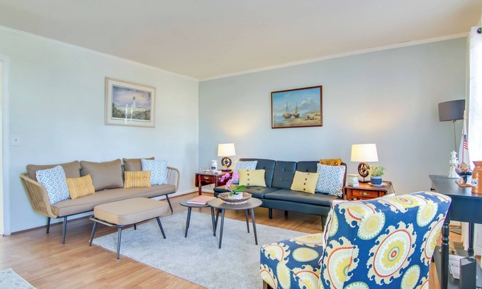 Milton House | Milton Townhouse ~ 9 Mi to Delaware Bay!