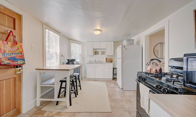 Lower East Side Apartment | Milwaukee 1BR Bungalow with free parking