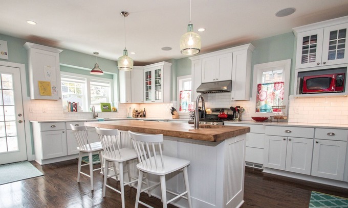 Whitefish Bay House | Milwaukee North Shore; 4 bed, 2.5 bath, Spacious, Open Concept Home