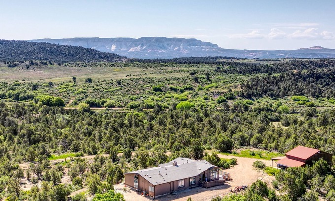Zion National Park East Entrance House | Mineral Spring at Zion. 15 Minutes to Zion's East gate! Beautiful hilltop home.