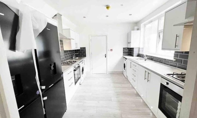 Harlesden Apartment | Minet Gardens RM 1