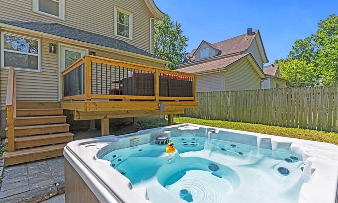 Midtown - Westport House | Mini Midtown Martini - Hot Tub + King Bed(s)