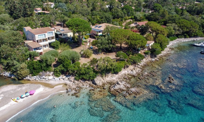 Favone Villa | Mini villa 2 people, ground floor, feet in the water direct access to the beach