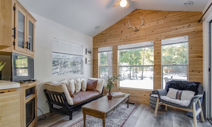 Packwood Cabin | Minimalist Hideaway | 1 Bed, 1 Bath