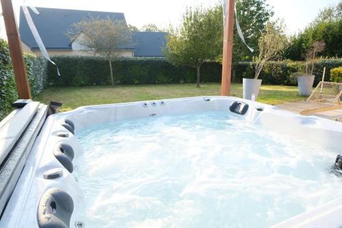Saint-Lo House | Minimaliste Oasis - Golf & Spa