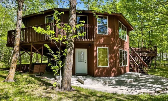 Puposky Cabin | Minnesota Octagon Treehouse - Private Jacuzzi & Forest Views