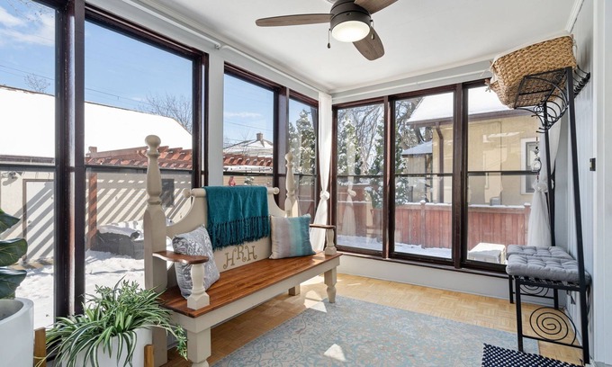 Hale House | MINNeSTAY* Nokomis Haven Pet Friendly | Cozy