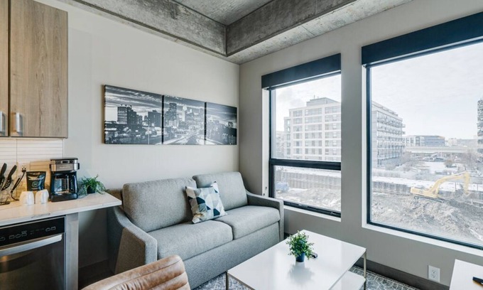 Warehouse District Apartment | MINNeSTAY* Sable 302 | North Loop