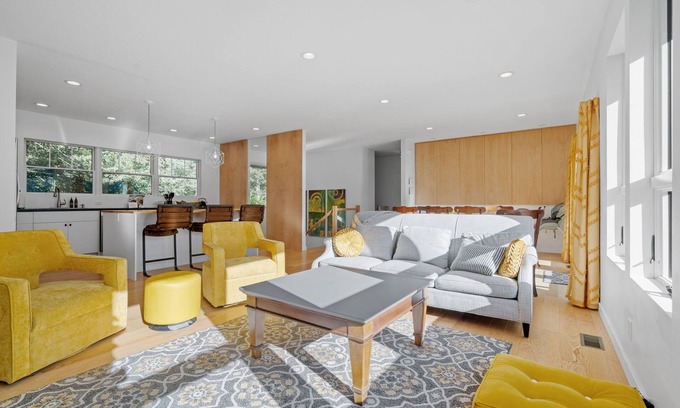 Lakeland House | MINNeSTAY* The Happy Home | Ski |