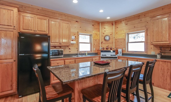 Gordon House | MINONG FLOWAGE - PRIVATE 6 ACRE SETTING ON BEAUTIFUL MINONG FLOWAGE -SLEEPS 8-10
