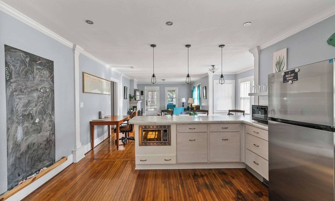Tarrant House | Mins to Airport & Downtown-Beautiful Tarrant Home