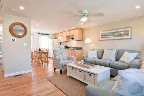 Dennis Port House | Mins to Beach & Town Great Outdoor Space