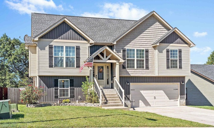 Clarksville House | Mins to Downtown & Ft Campbell - Lux at Lancelot