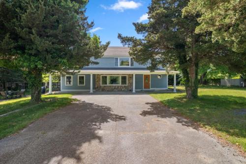 East Orleans House | Mins to Nauset Beach & Walkable to Town