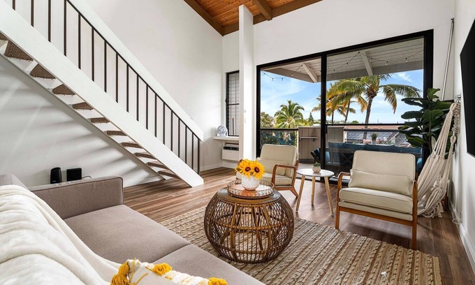Historic Kailua Village Condo | Mins to Ocean I By Main Strip I Pool I Hot Tub I WIFI