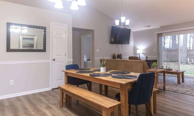 Wayne House | Mins to Park, River, Downtown! Chapel Hill Charmer