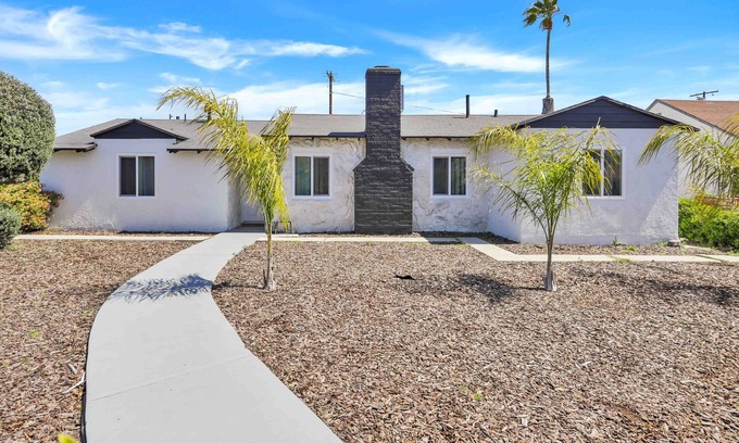 North Hollywood House | Minutes away from Universal Studios Hollywood with a huge pool