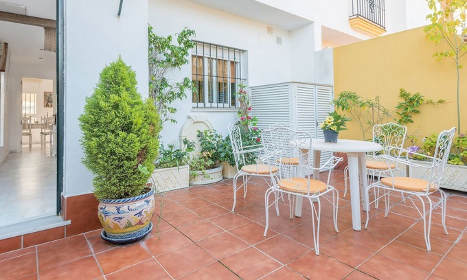 Valdelagrana House | Minutes from Beach with Beautiful Patios, Wi-Fi and Charming Decor