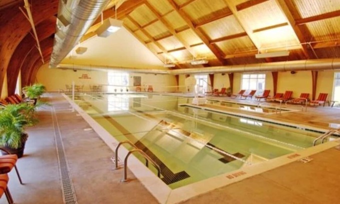 Lackey Condo | Minutes from Bush Gardens and Colonial Williamsburg, great amenities and space!