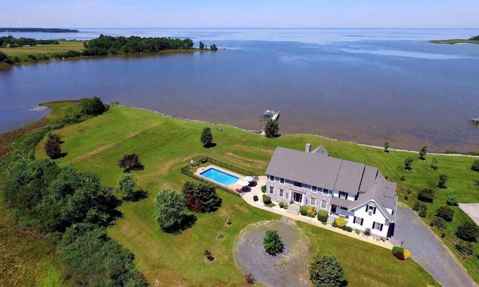 Cambridge House | Minutes from Downtown Cambridge | Private Dock | Pool | Kayaks